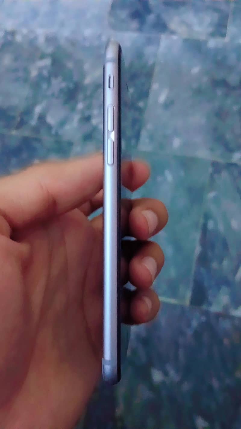 Apple iPhone 6S 4