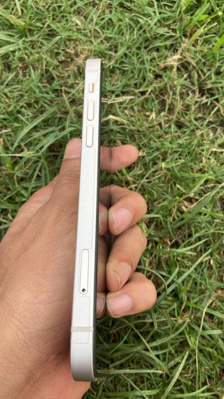 iPhone 12 4