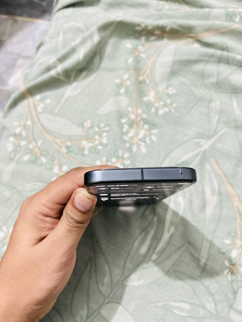 Google Pixel 10 3