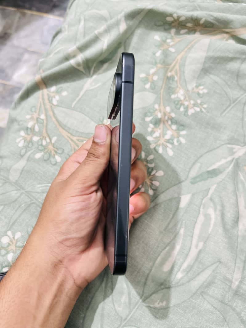 Google Pixel 10 4