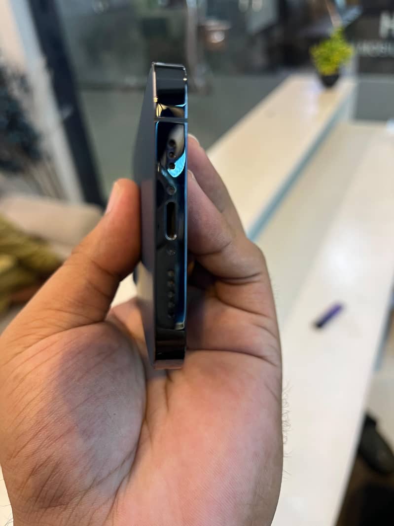 Apple iPhone 12 Pro 2