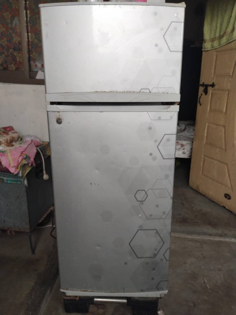 Medium Size fridge 0