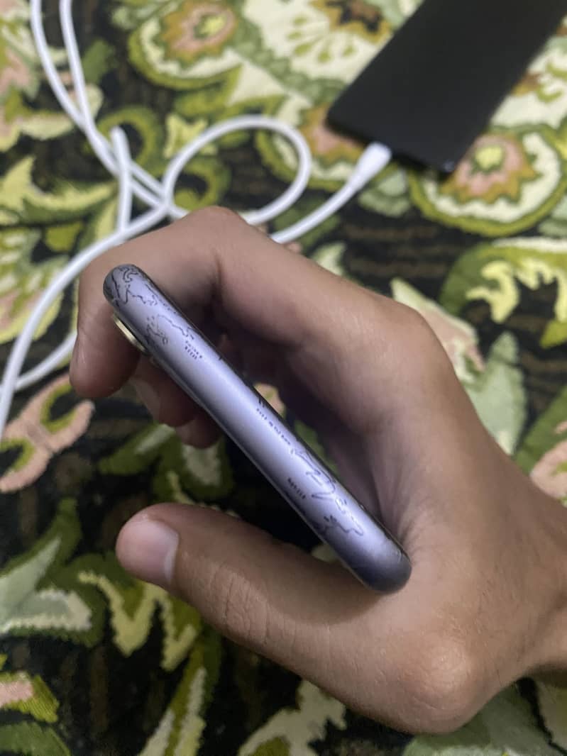 Apple iPhone 11 6