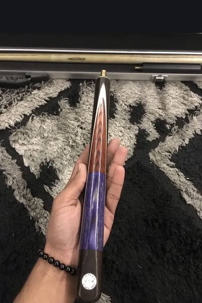 Blue snake cue
