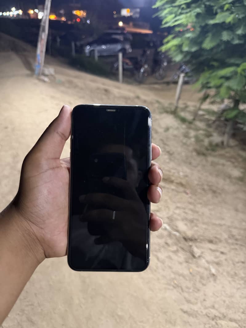 Apple iPhone 11 Pro Max 1