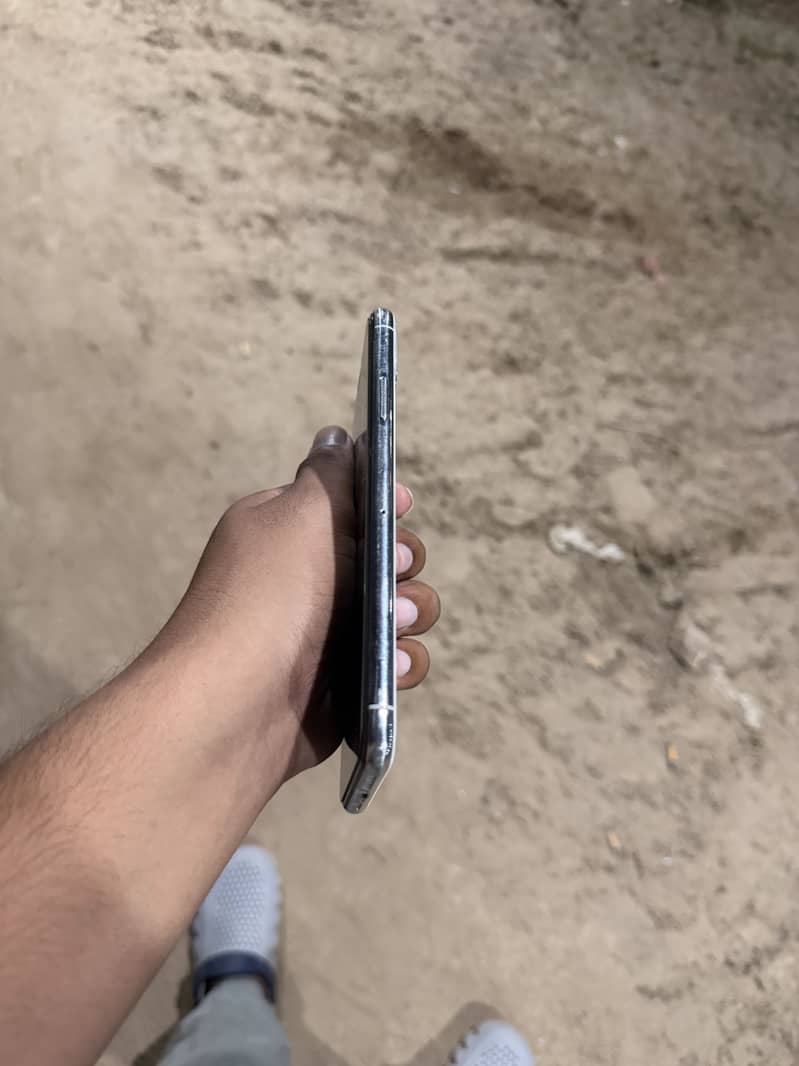 Apple iPhone 11 Pro Max 2