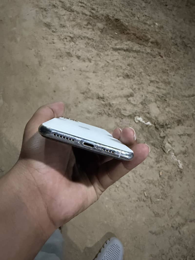 Apple iPhone 11 Pro Max 4