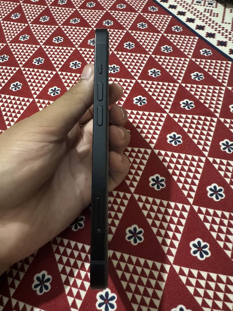 Apple iPhone 13 2