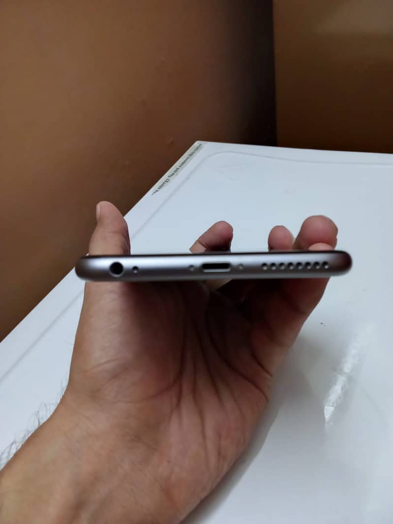 Apple iPhone 6S Plus 4