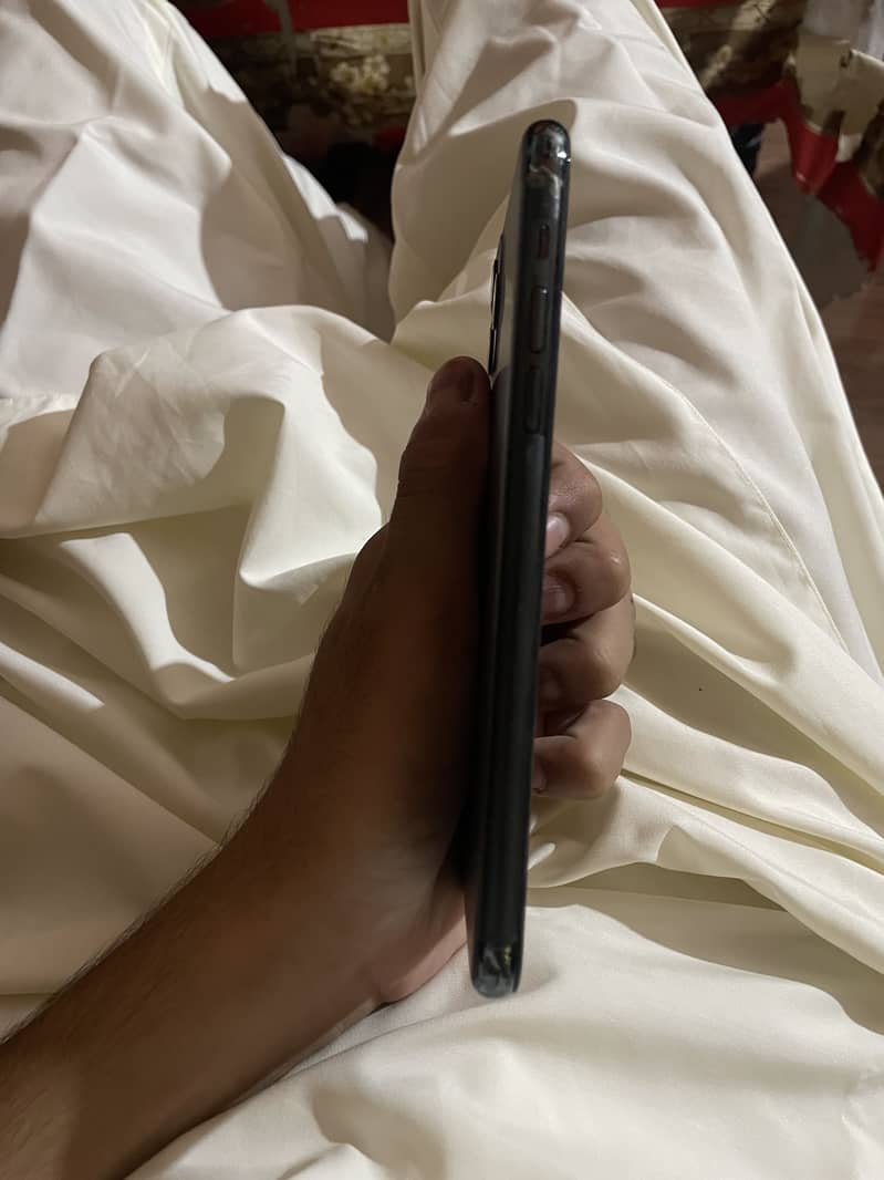 Apple iPhone 11 Pro Max 1