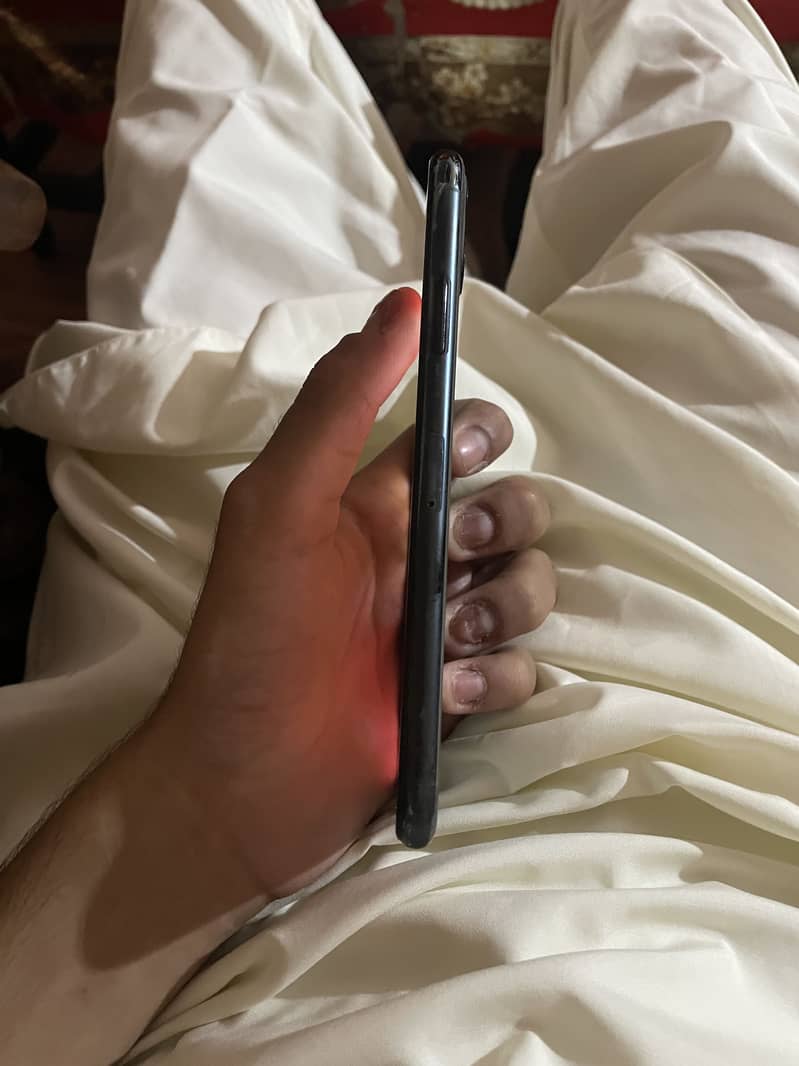 Apple iPhone 11 Pro Max 2