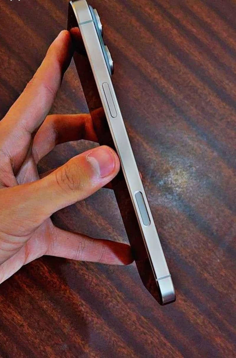 Apple iPhone 16 Pro Max 5