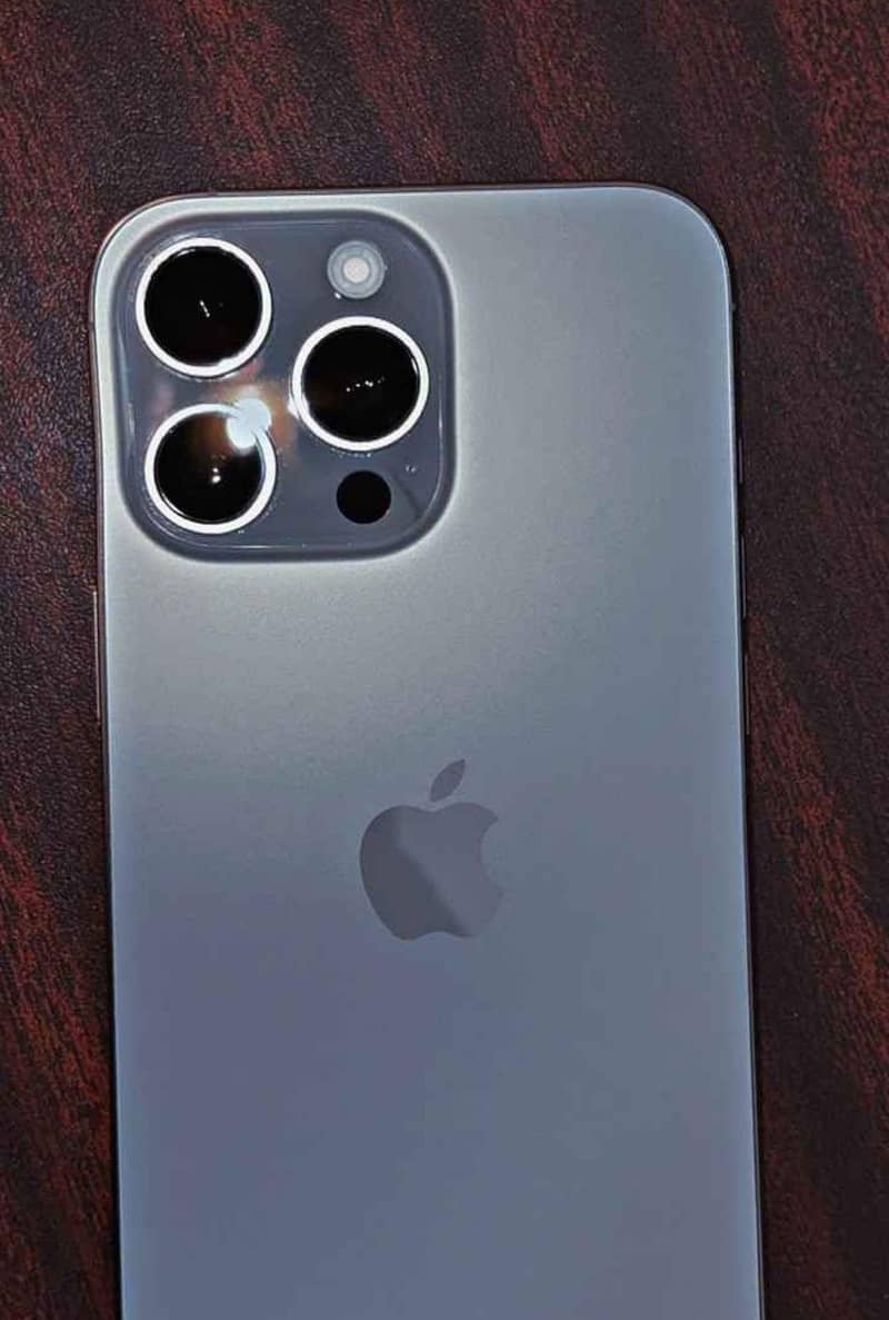 Apple iPhone 16 Pro Max 6