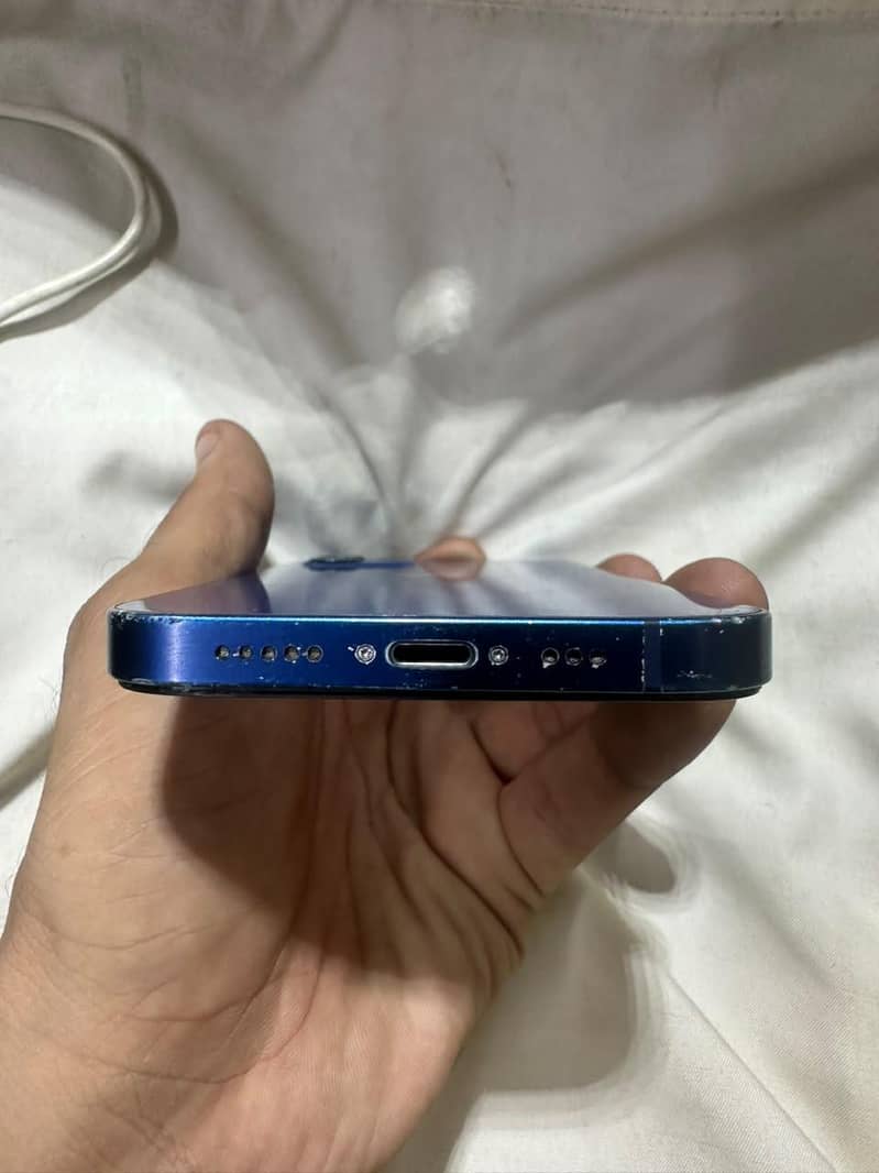 Apple iPhone 12 6