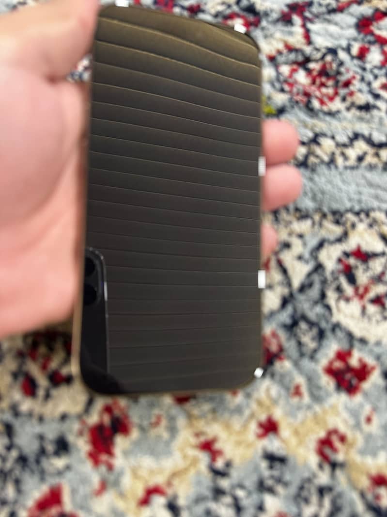 Apple iPhone 16 Pro 1
