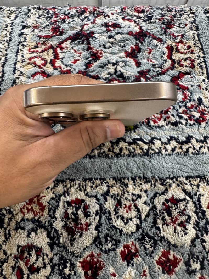 Apple iPhone 16 Pro 5