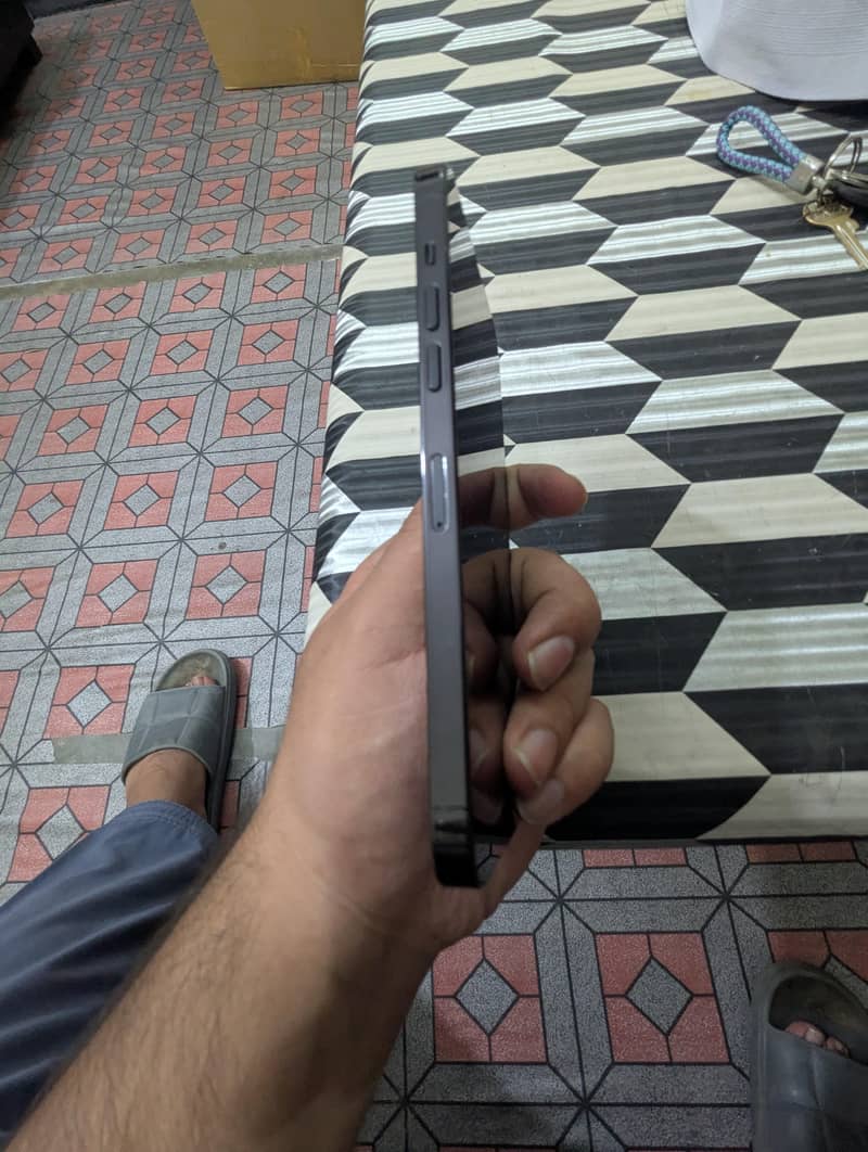 iPhone 14 Pro Max 4