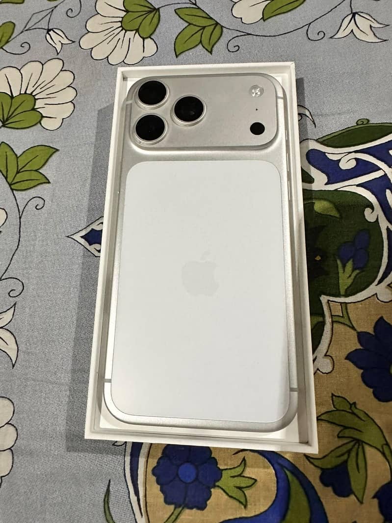 Apple iPhone 17 Pro Max 0