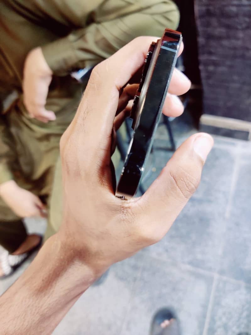 Apple iPhone 14 Pro Max 4
