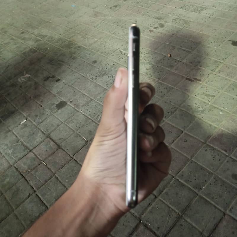 Apple iPhone X 3