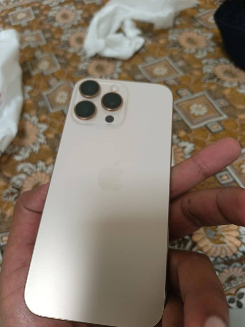 Apple iPhone 16 Pro Max 2