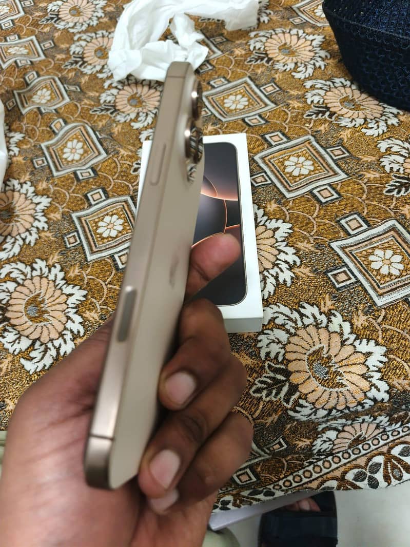 Apple iPhone 16 Pro Max 3