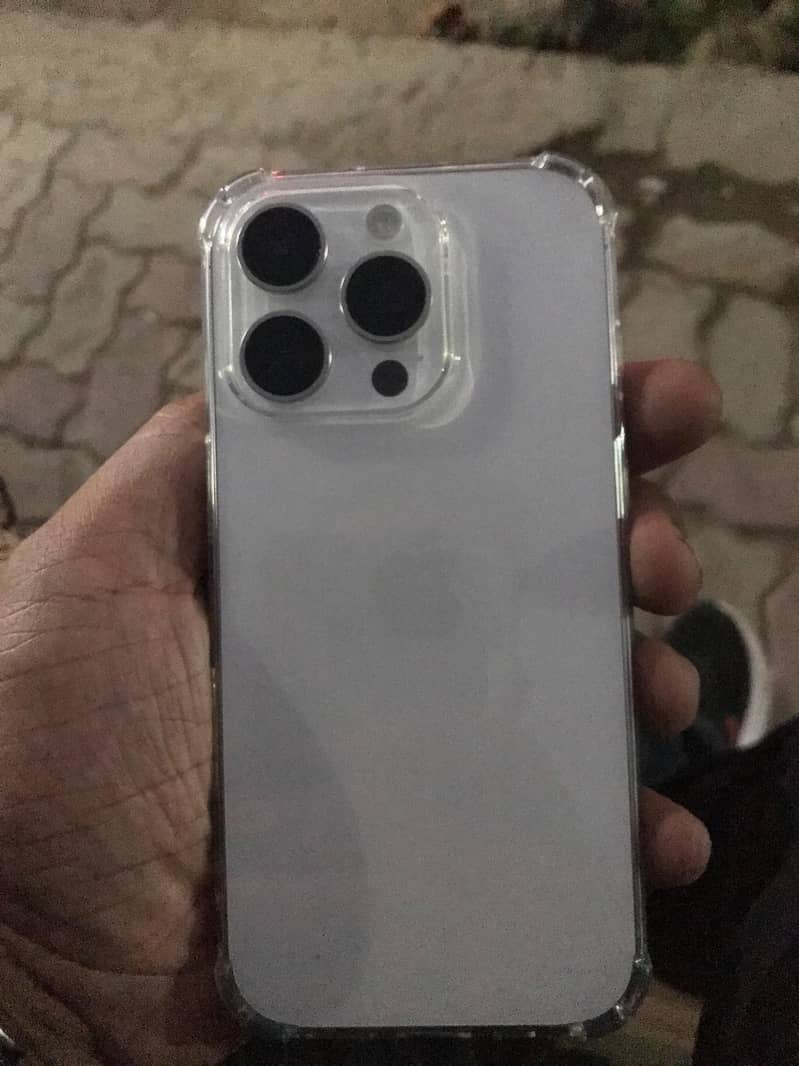 Apple iPhone 16 Pro 1