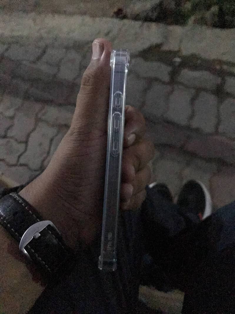 Apple iPhone 16 Pro 2