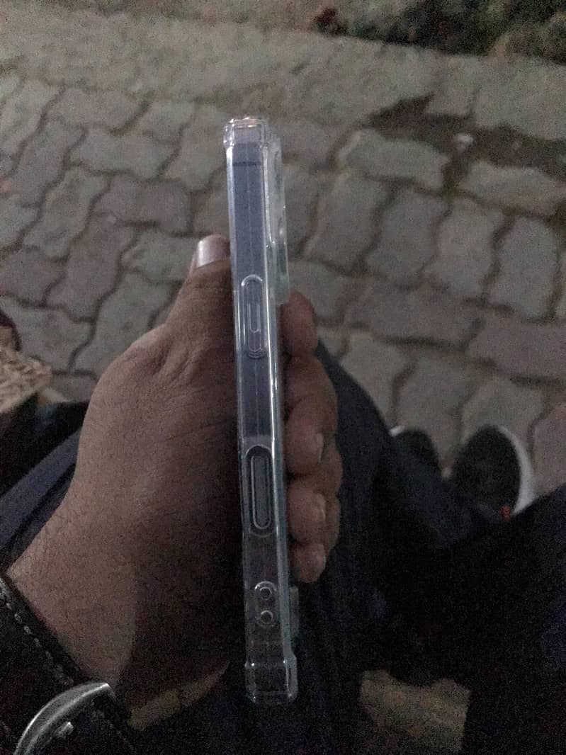 Apple iPhone 16 Pro 3