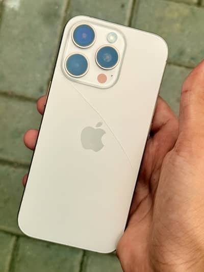 Apple iPhone 16 Pro