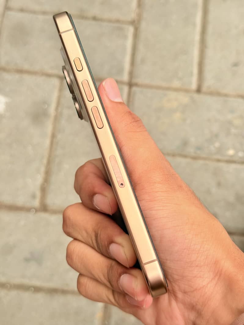 Apple iPhone 16 Pro 4