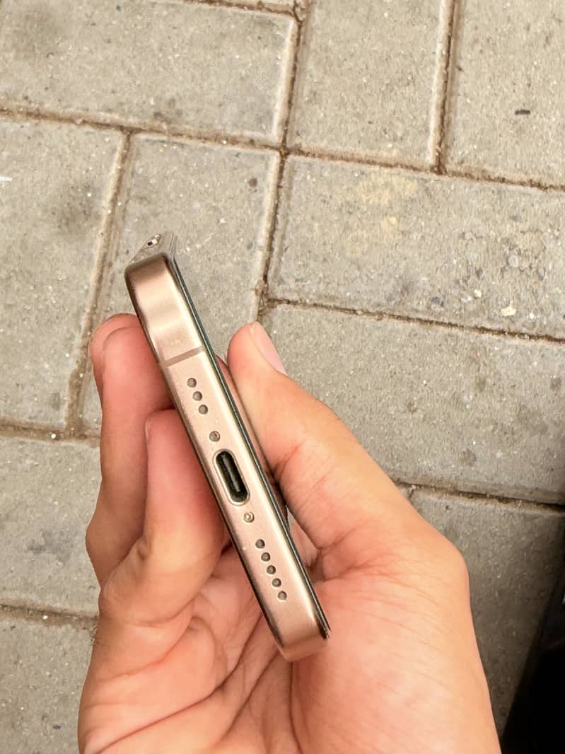 Apple iPhone 16 Pro 6