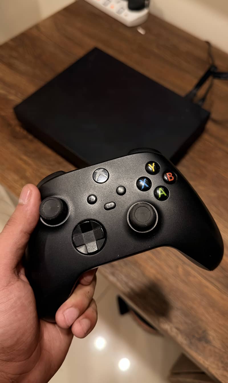 X Box One X 1