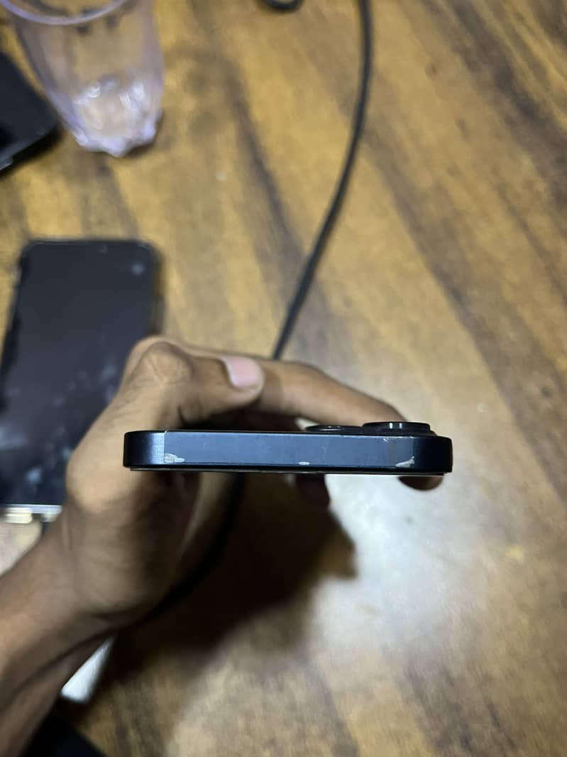 Iphone 13 4
