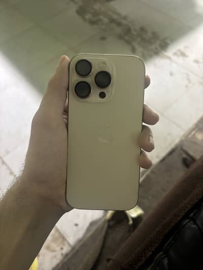 Apple iPhone 16 Pro jv