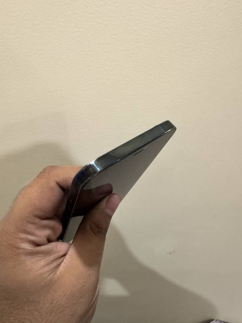 Apple iPhone 12 Pro Max 4