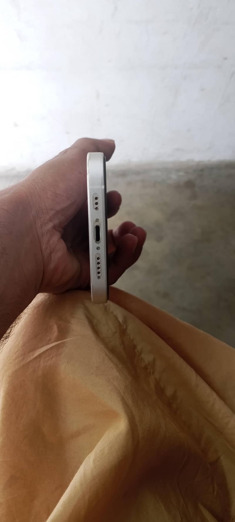 Apple iPhone 12 4