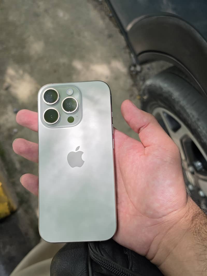 Apple iPhone 16 Pro 1