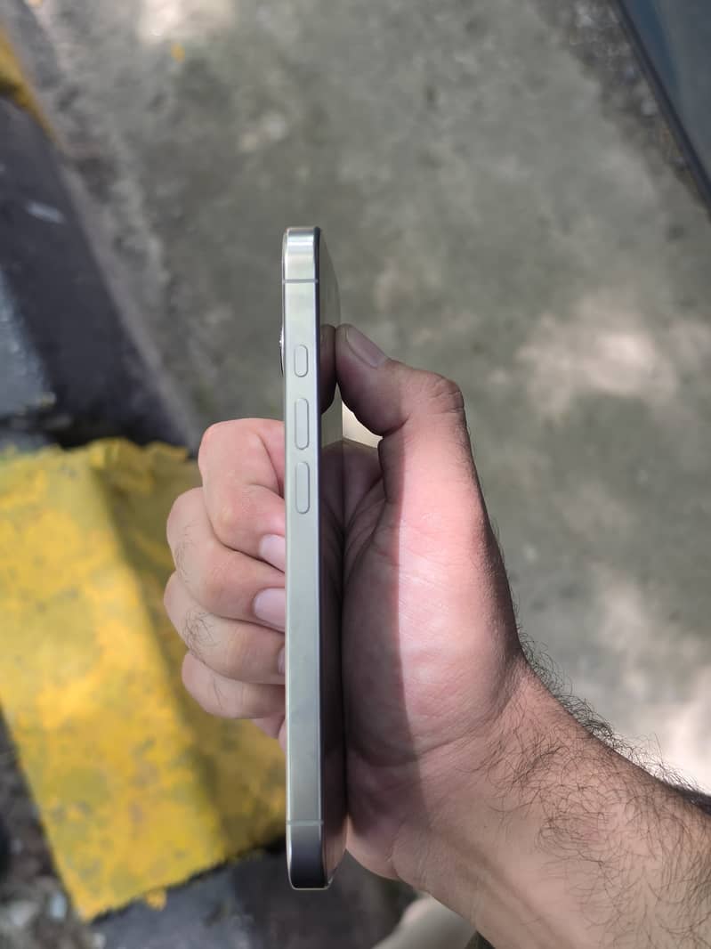 Apple iPhone 16 Pro 7