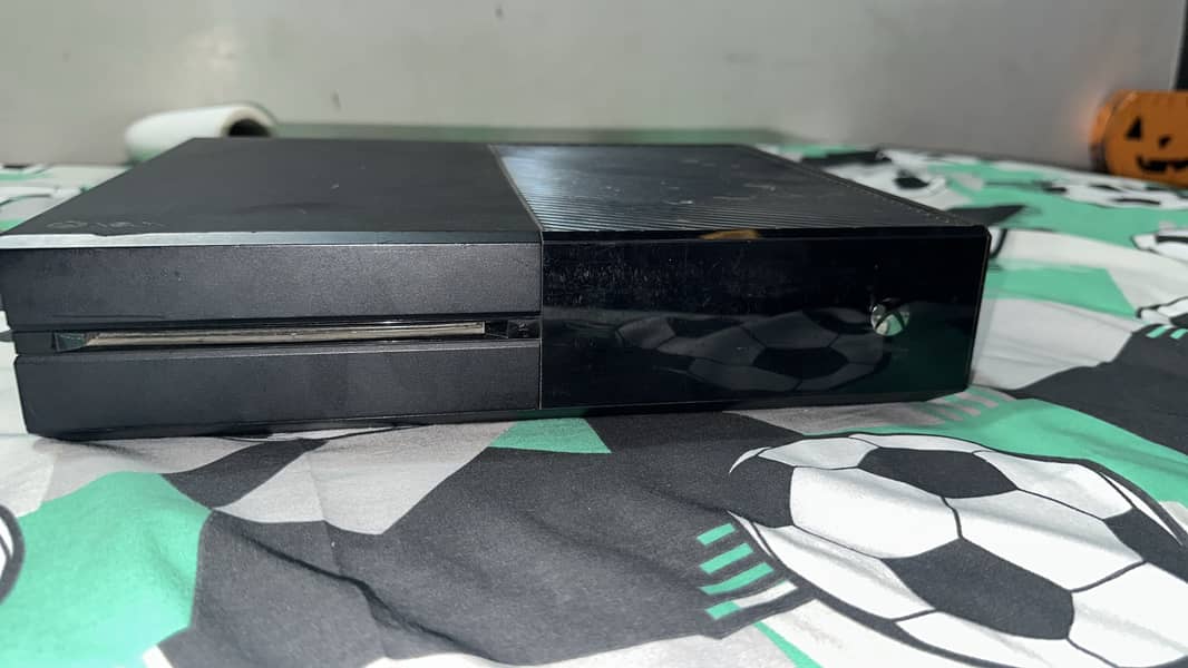 Xbox one console 4