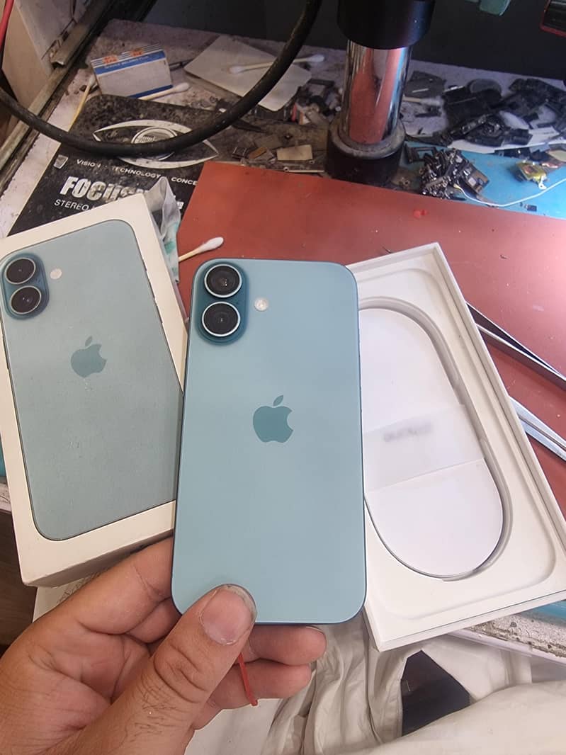 Apple iPhone 16 0