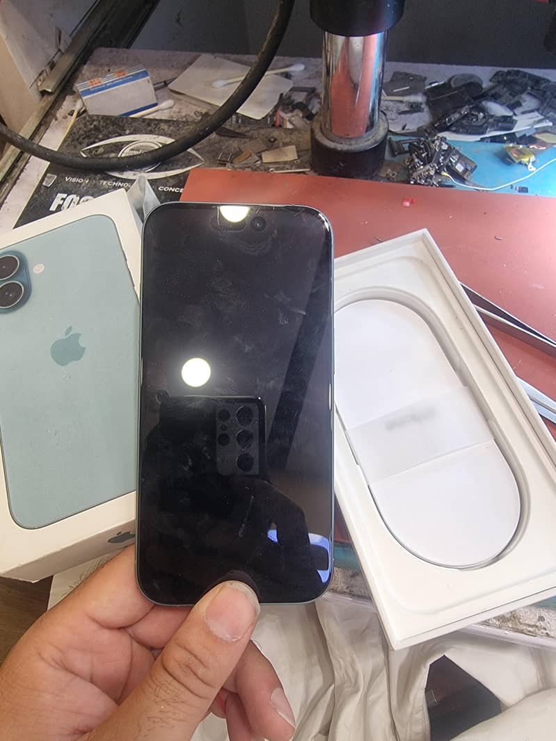 Apple iPhone 16 1