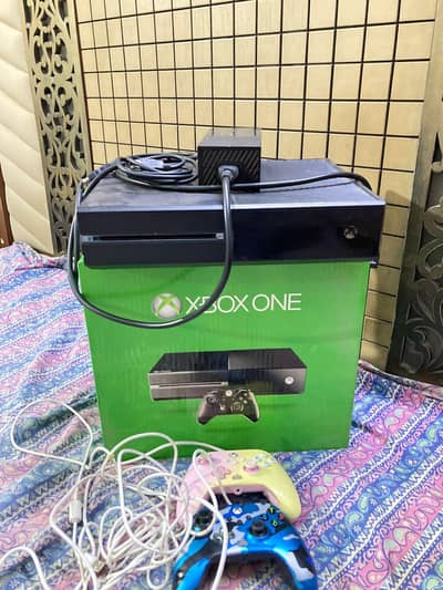 Xbox One 500GB Jailbreak Games install with 1 wireless controller