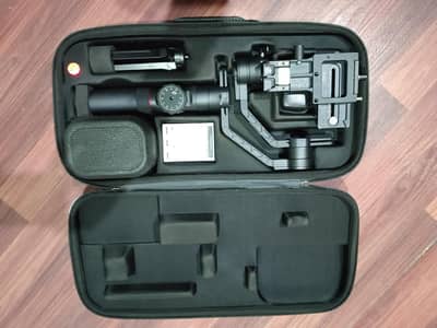 Zhiyun Crane 2 ( Includes follow focus motor )