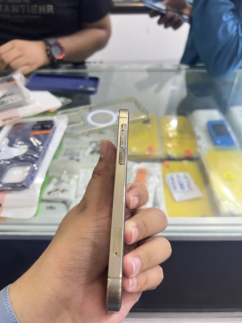 Apple iPhone 12 Pro 4