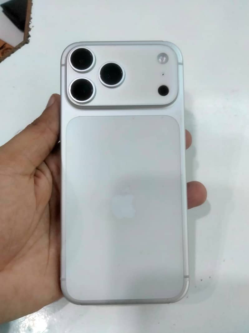 Apple iPhone 17 Pro Max 0