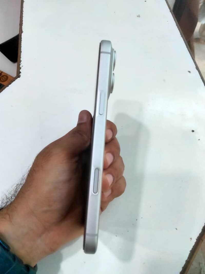 Apple iPhone 17 Pro Max 4