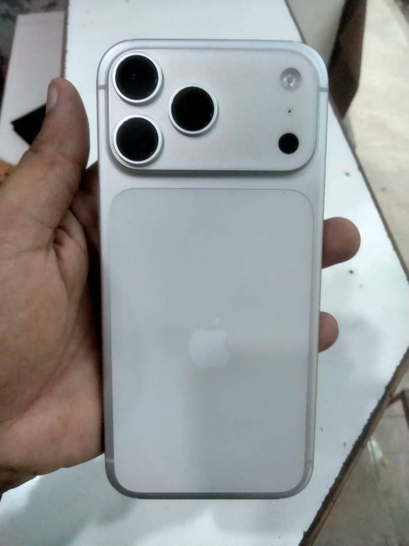 Apple iPhone 17 Pro Max 5