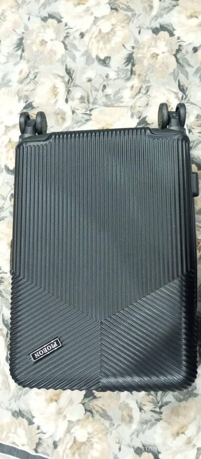 Set of 2 Suitcases in Brand new condition.