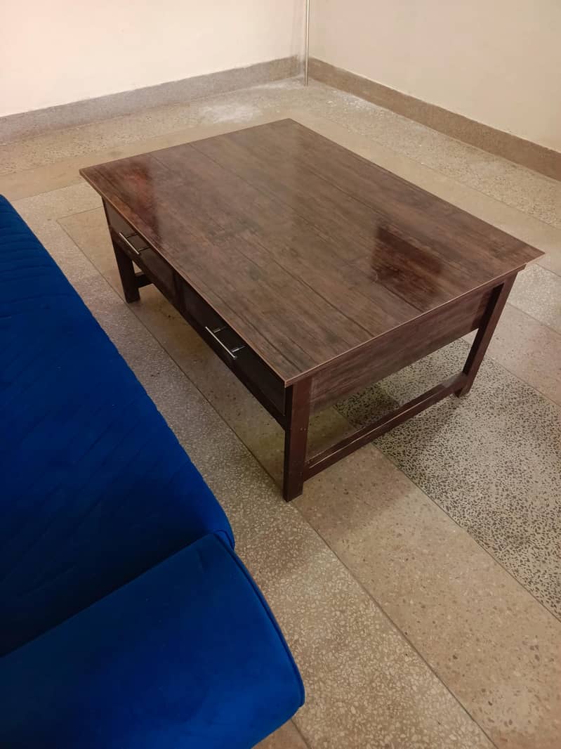 Table and Bookshelf left 0